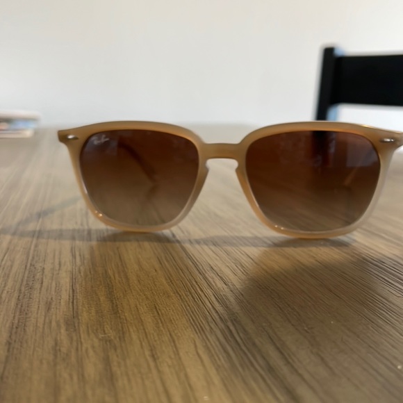 Raybans- great condition! - Picture 4 of 4